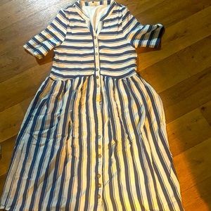 Size small lined hidden alley dress